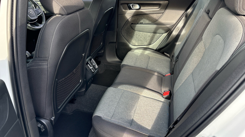 Volvo Xc40 2.0 B4P Momentum 5dr Auto [7 speed] Petrol Estate